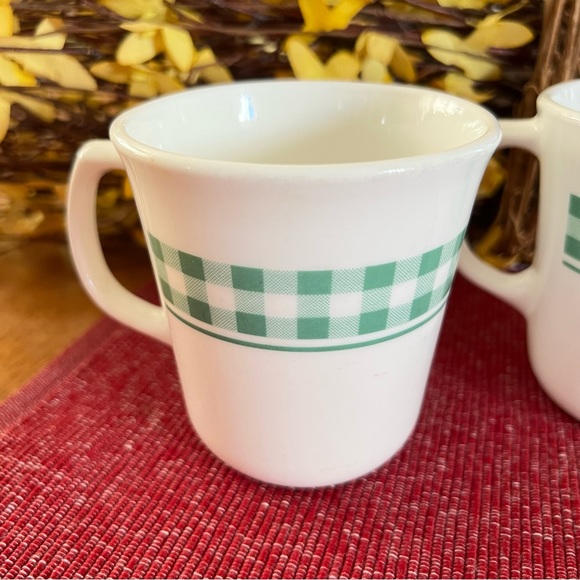 Set of 2 Vintage Corning Ware Coffee Mugs Green Gingham Checked Print - Picture 2 of 9